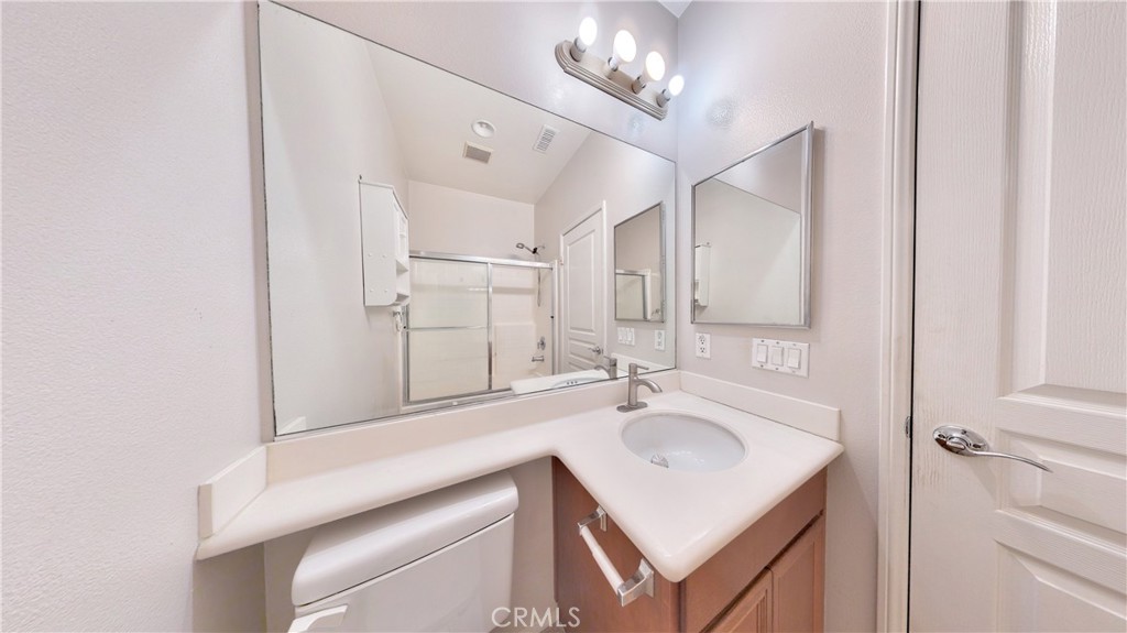 15 Elmhurst Property Photo 33