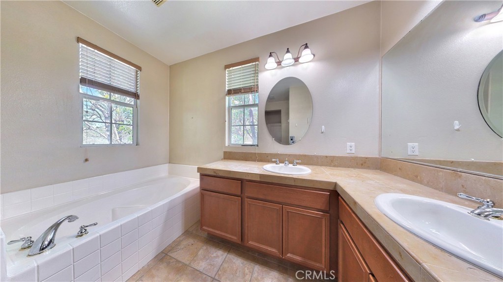 15 Elmhurst Property Photo 39