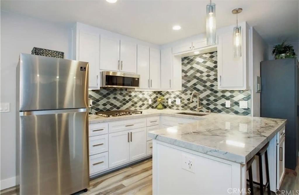 2559 Rimcrest Rd. Property Photo 4