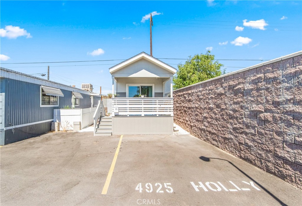 4925 Holly Property Photo 2