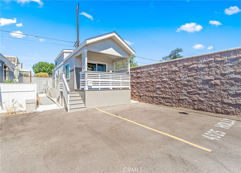 4925 Holly Property Photo 3
