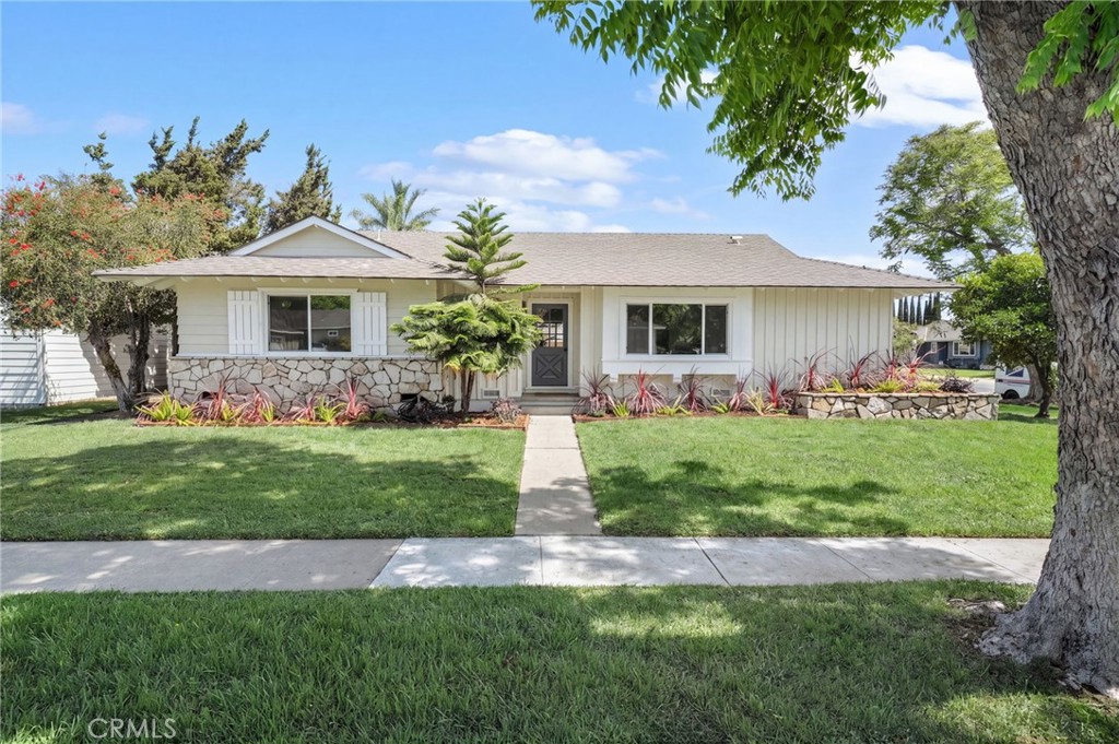 1765 W Goodhue Property Photo 1