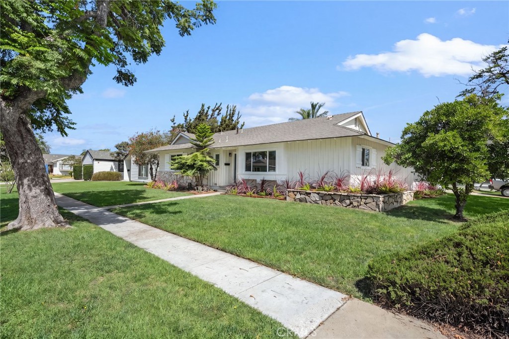 1765 W Goodhue Property Photo 3