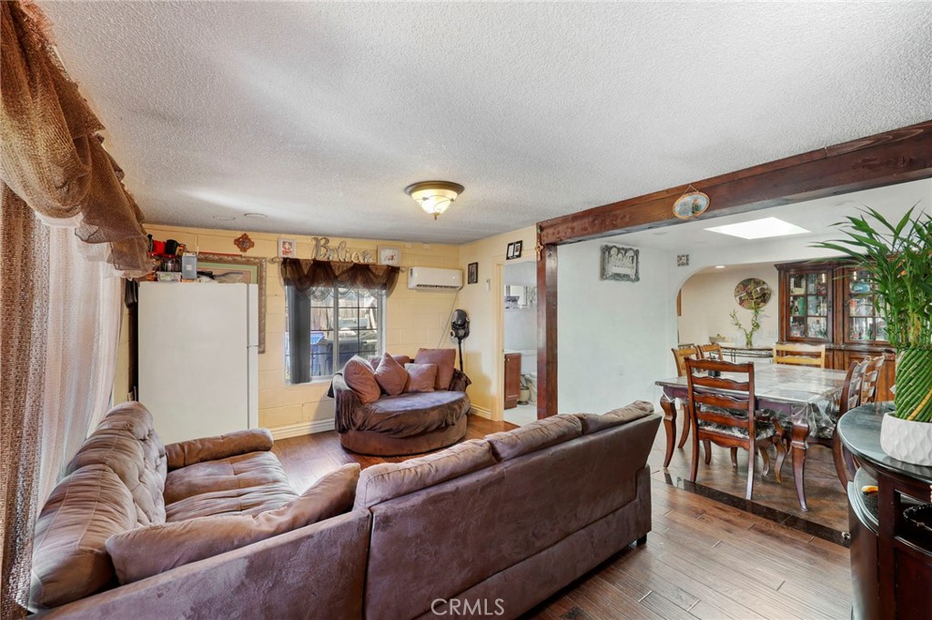 3561 Wallace Property Photo 2