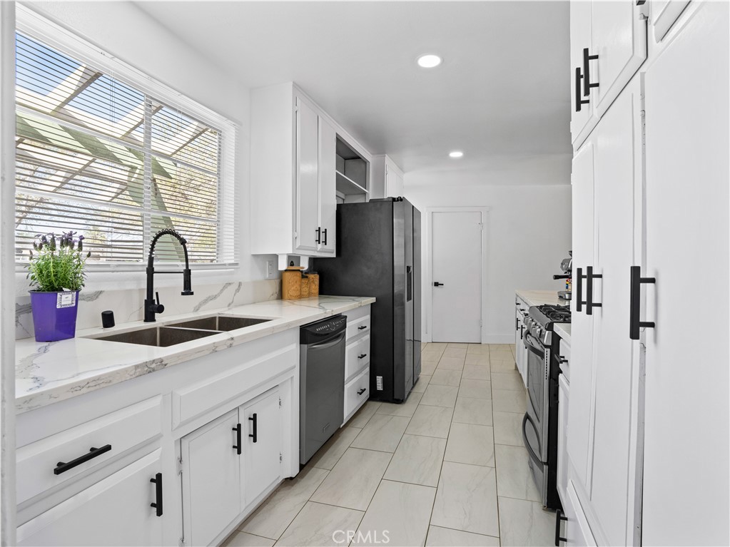 1112 E Avenue J4 Property Photo 3