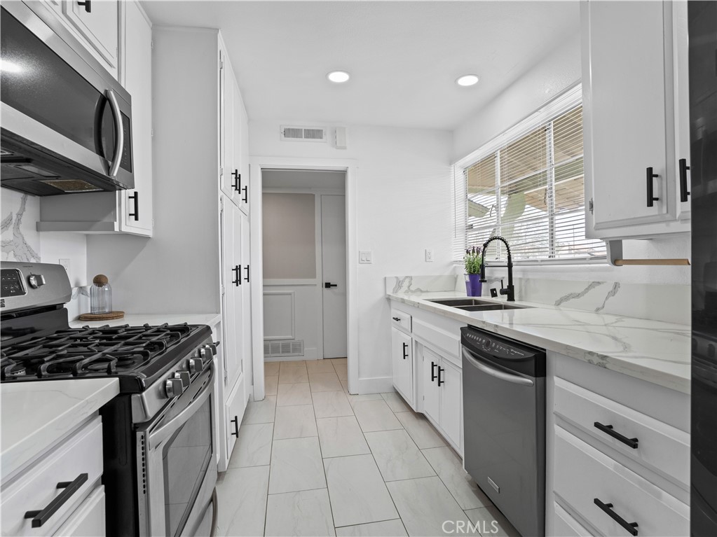 1112 E Avenue J4 Property Photo 4
