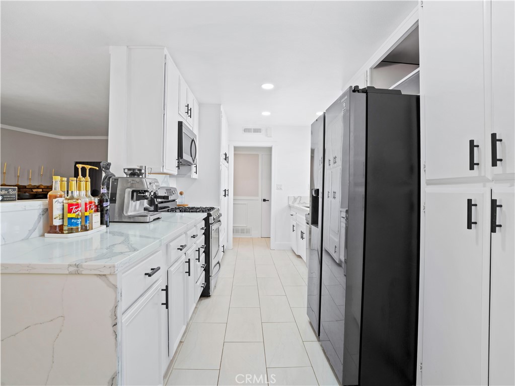 1112 E Avenue J4 Property Photo 5