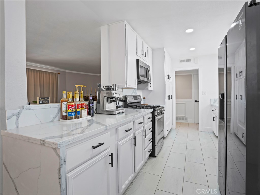 1112 E Avenue J4 Property Photo 6