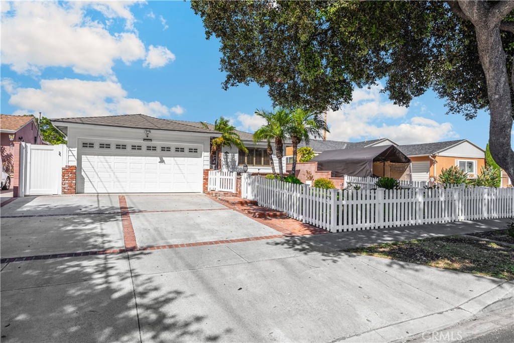 11613 Hermes Property Photo 3