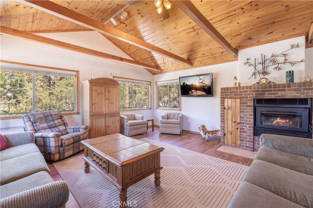 39147 Cedar Dell Property Photo 5