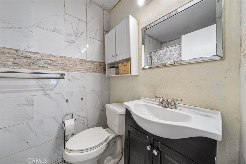 12454 Famosa Property Photo 14