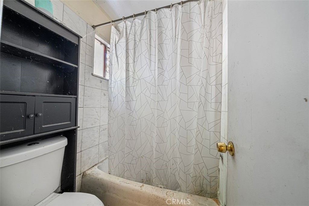 12454 Famosa Property Photo 15