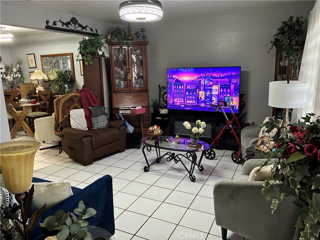 124 E Merrill Property Photo 4