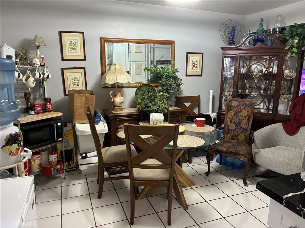 124 E Merrill Property Photo 8