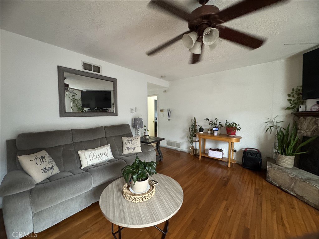 6170 Downey Avenue Property Photo 4
