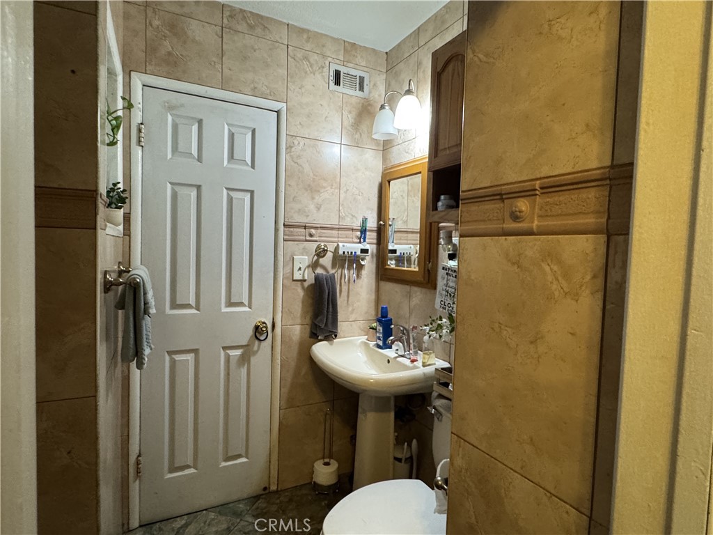6170 Downey Avenue Property Photo 17