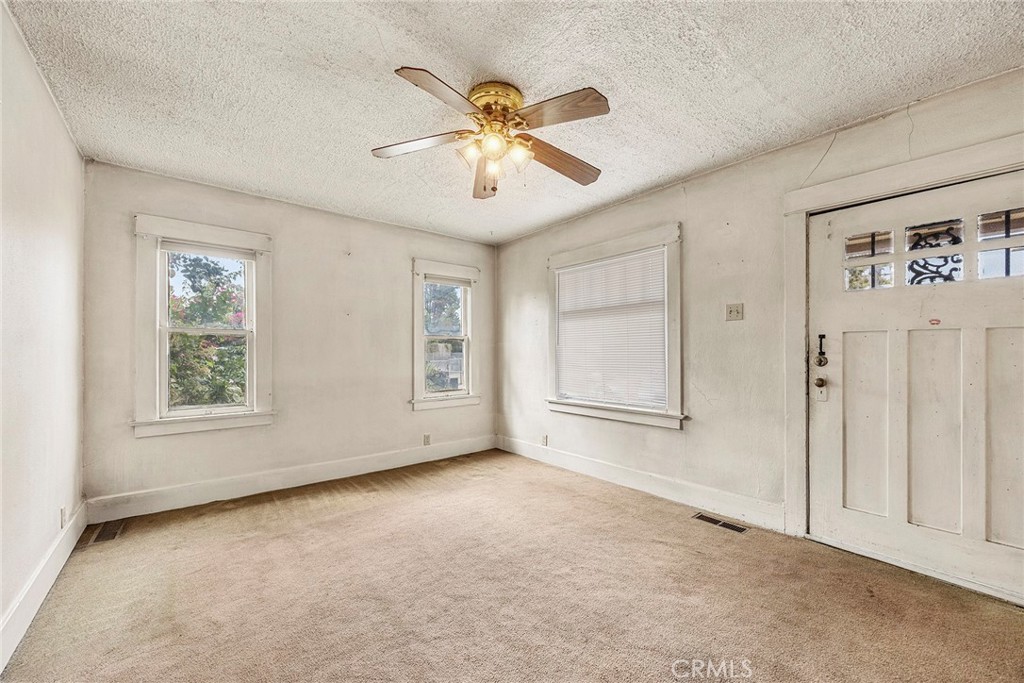 5304 Lime Ave Property Photo 4