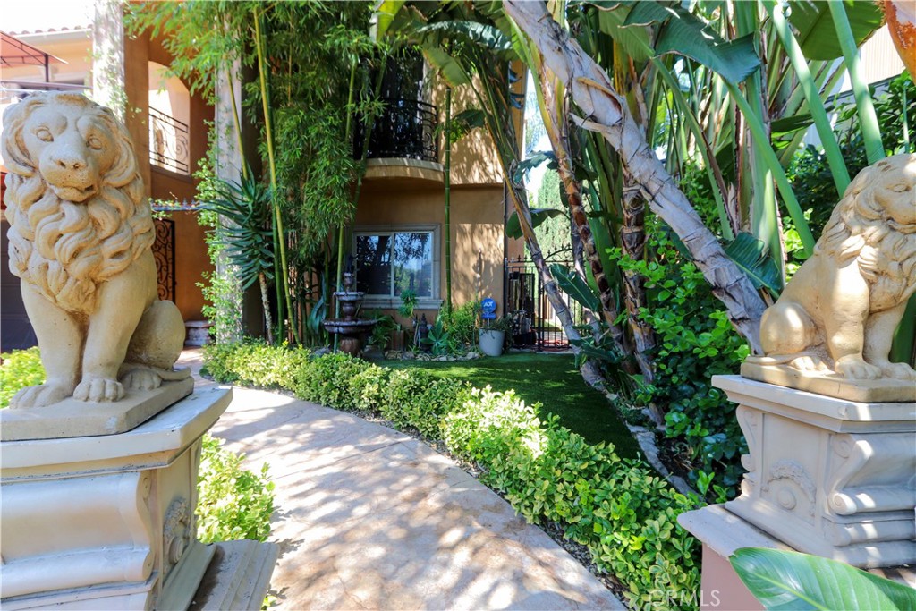 4759 Lemona Property Photo 4