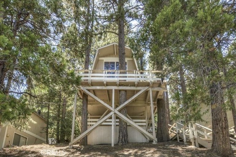 565 Rose Property Photo 1