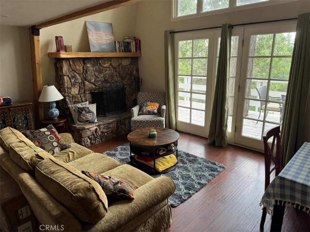 565 Rose Property Photo 9