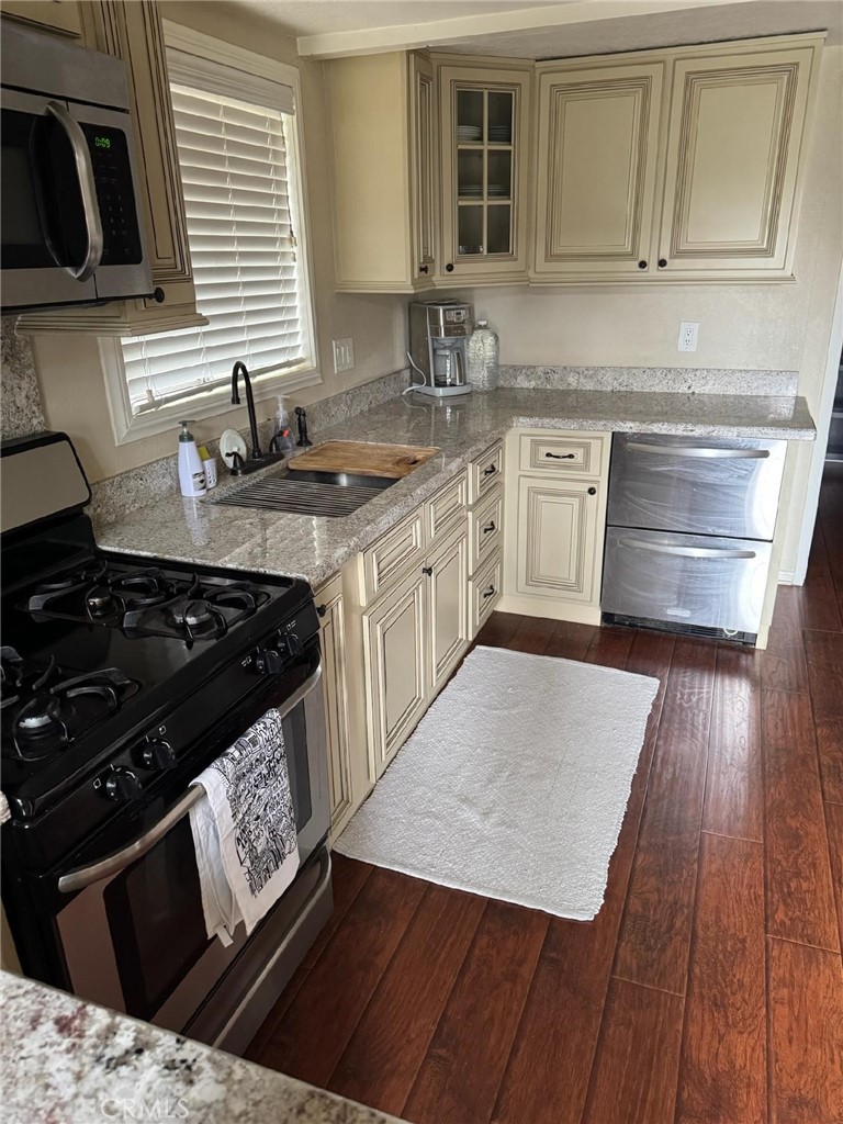 565 Rose Property Photo 11
