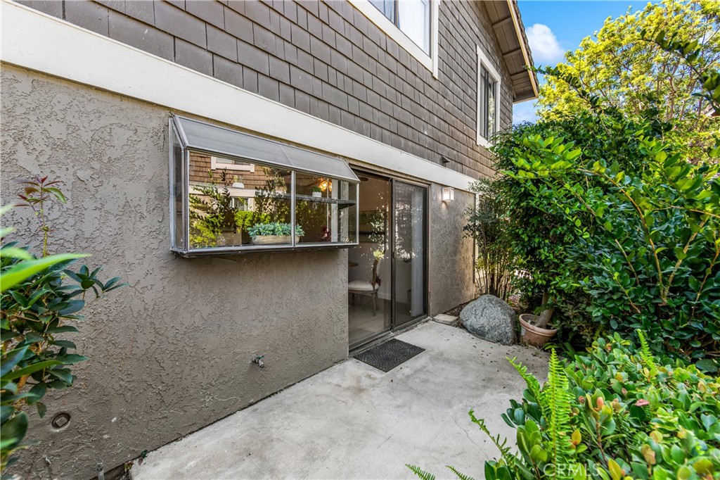 53 Streamwood Property Photo 4