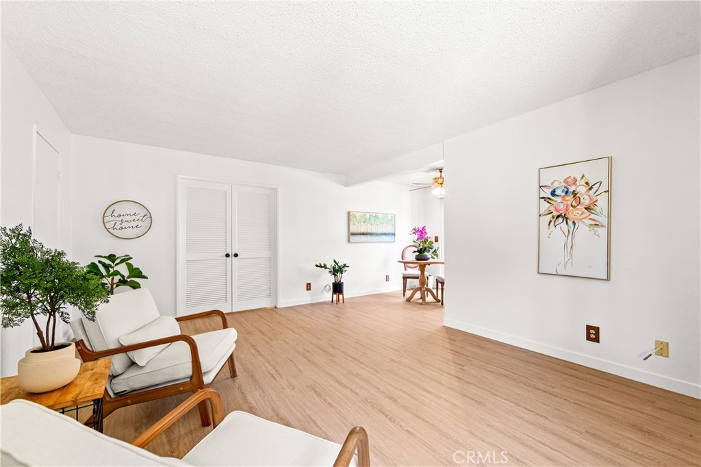 53 Streamwood Property Photo 6