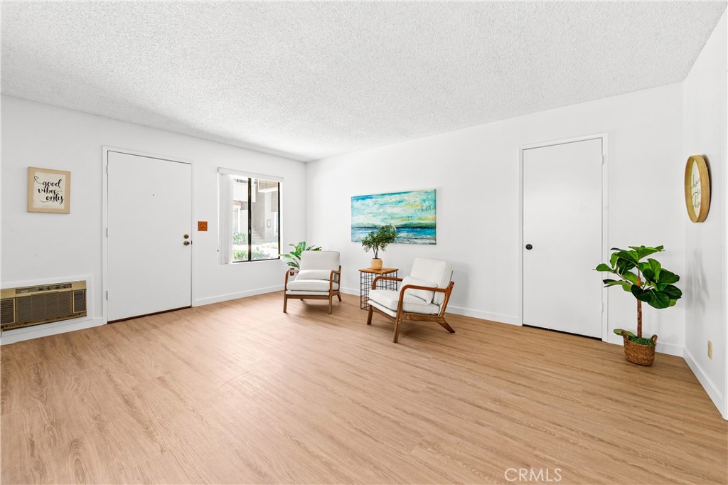 53 Streamwood Property Photo 8