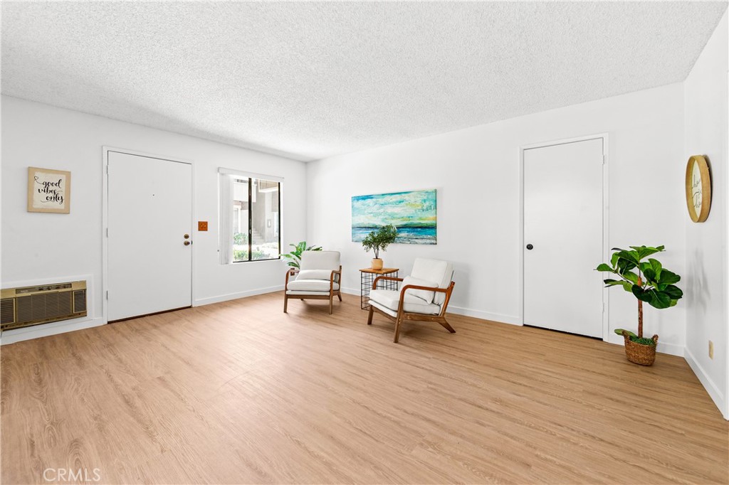 53 Streamwood Property Photo 8
