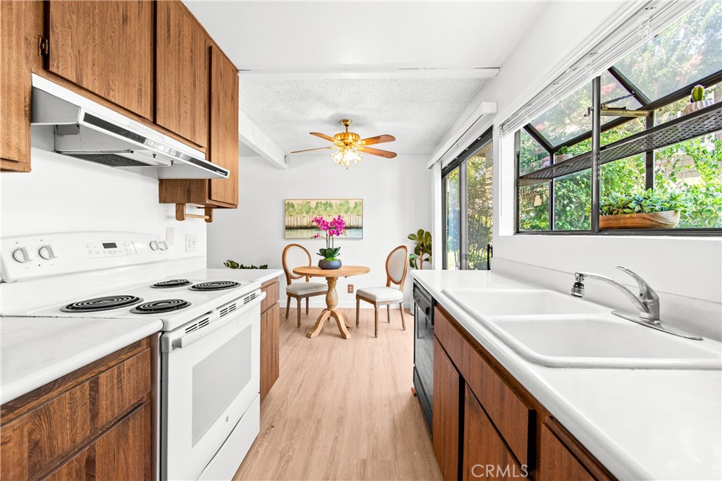 53 Streamwood Property Photo 16