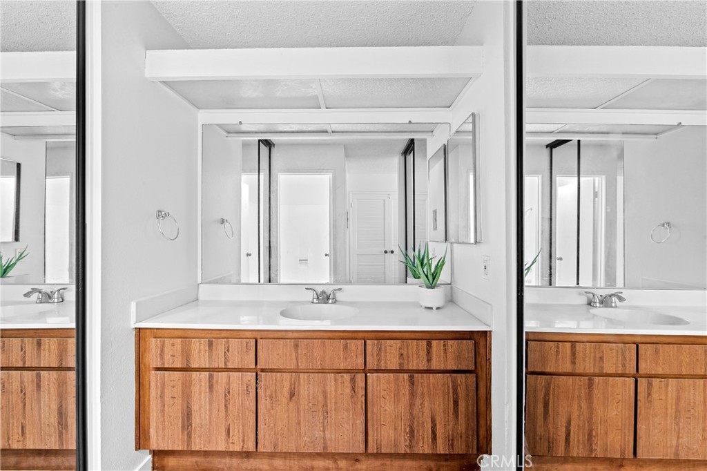 53 Streamwood Property Photo 26