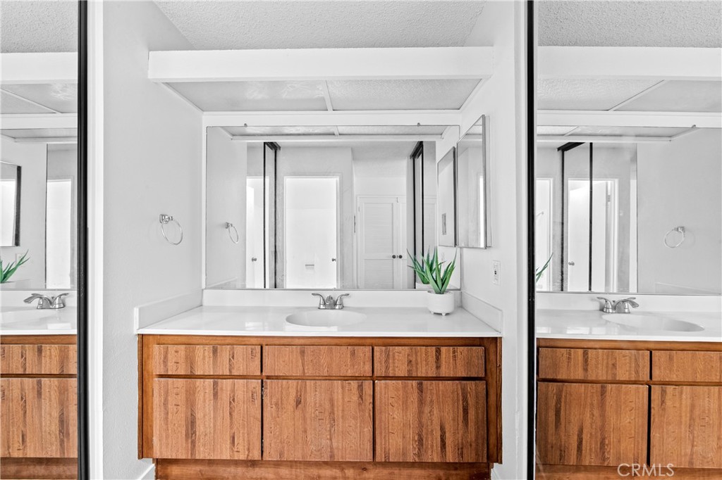 53 Streamwood Property Photo 26