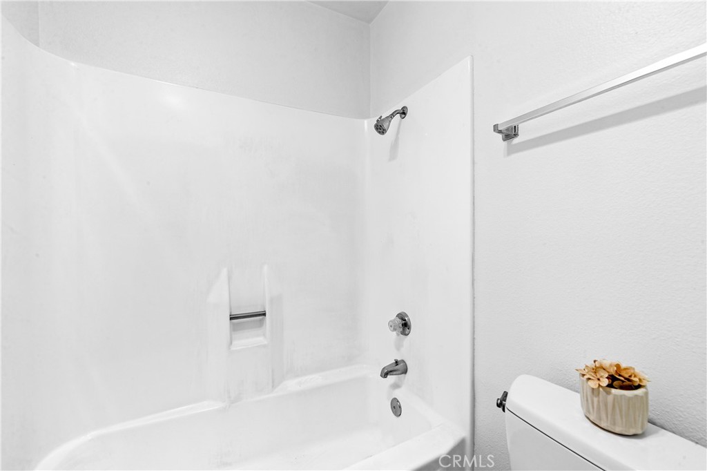 53 Streamwood Property Photo 28