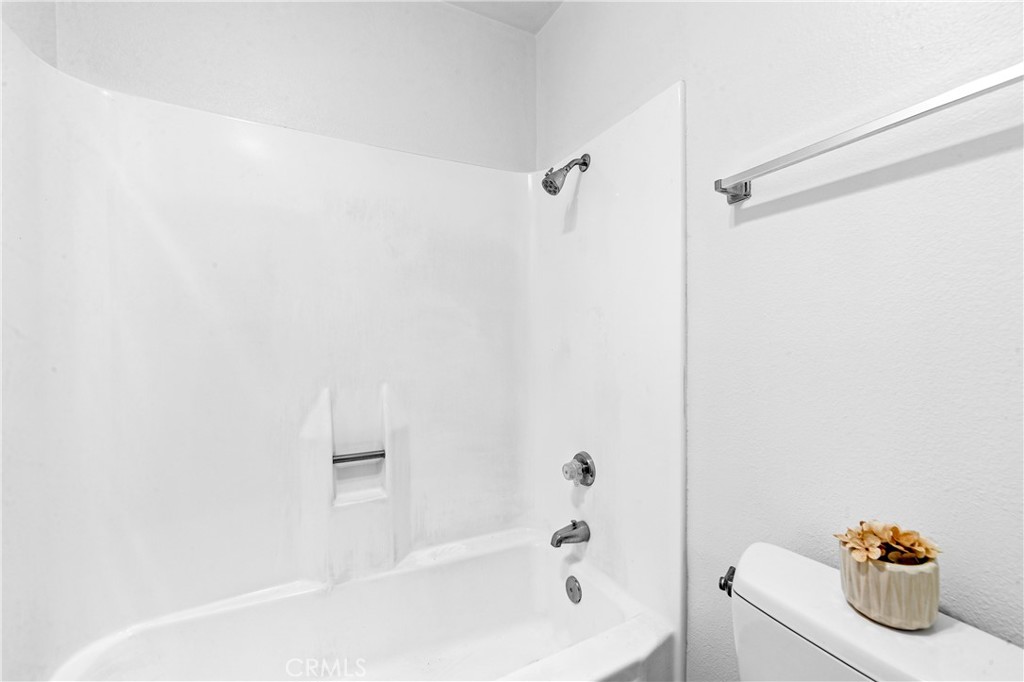 53 Streamwood Property Photo 28