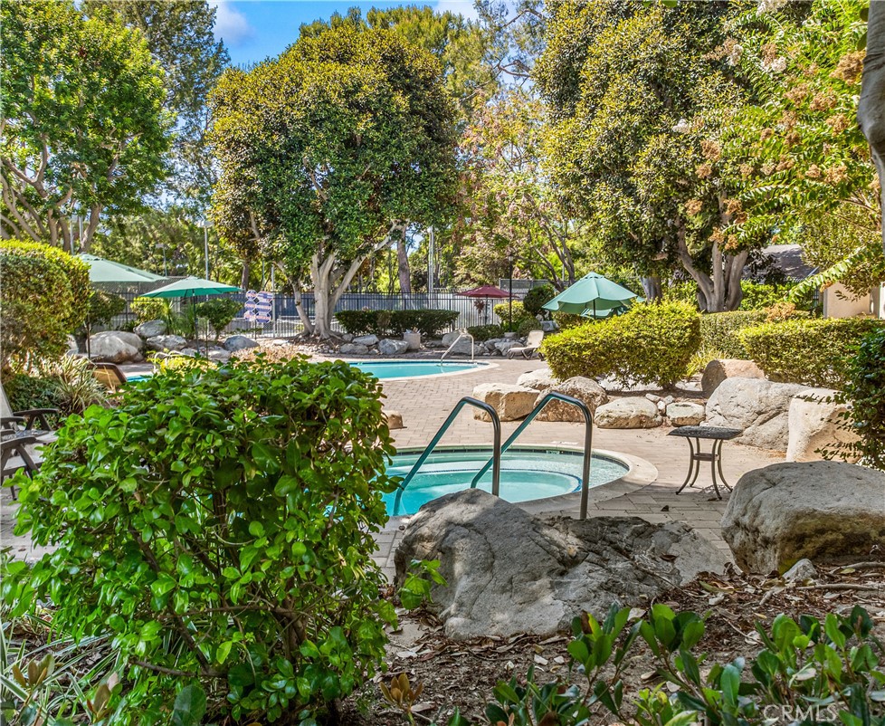 53 Streamwood Property Photo 34