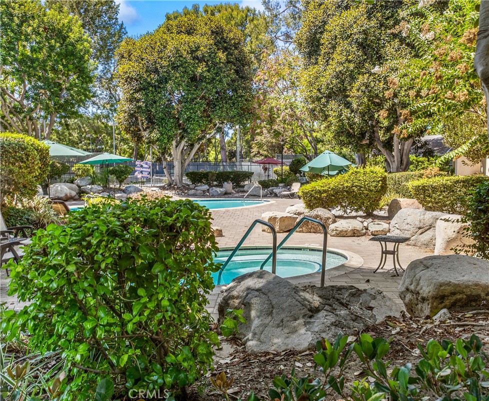 53 Streamwood Property Photo 34
