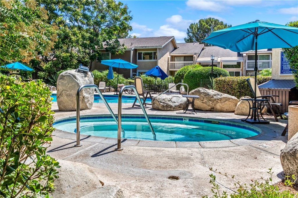 53 Streamwood Property Photo 37