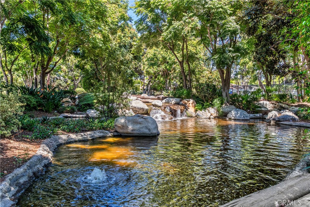 53 Streamwood Property Photo 42