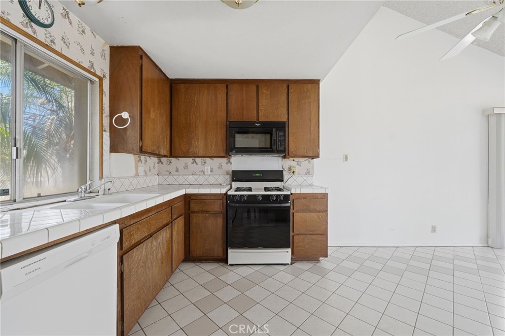 18512 Kamstra Property Photo 6