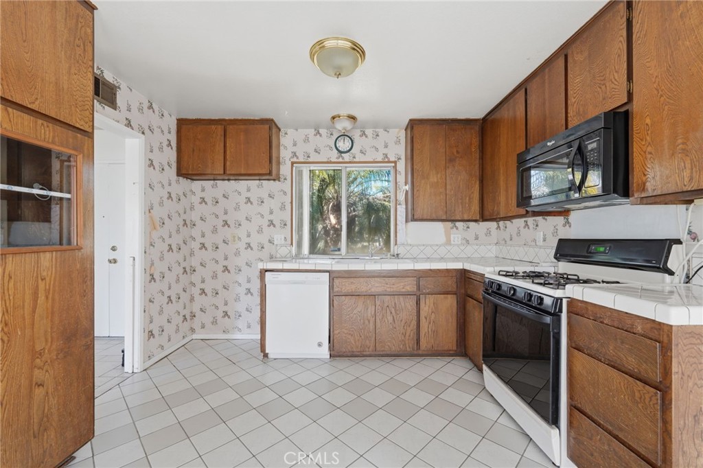 18512 Kamstra Property Photo 7