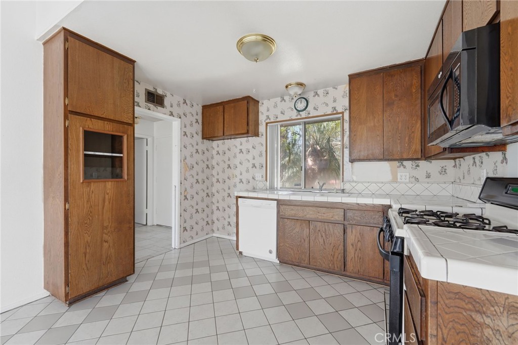 18512 Kamstra Property Photo 8