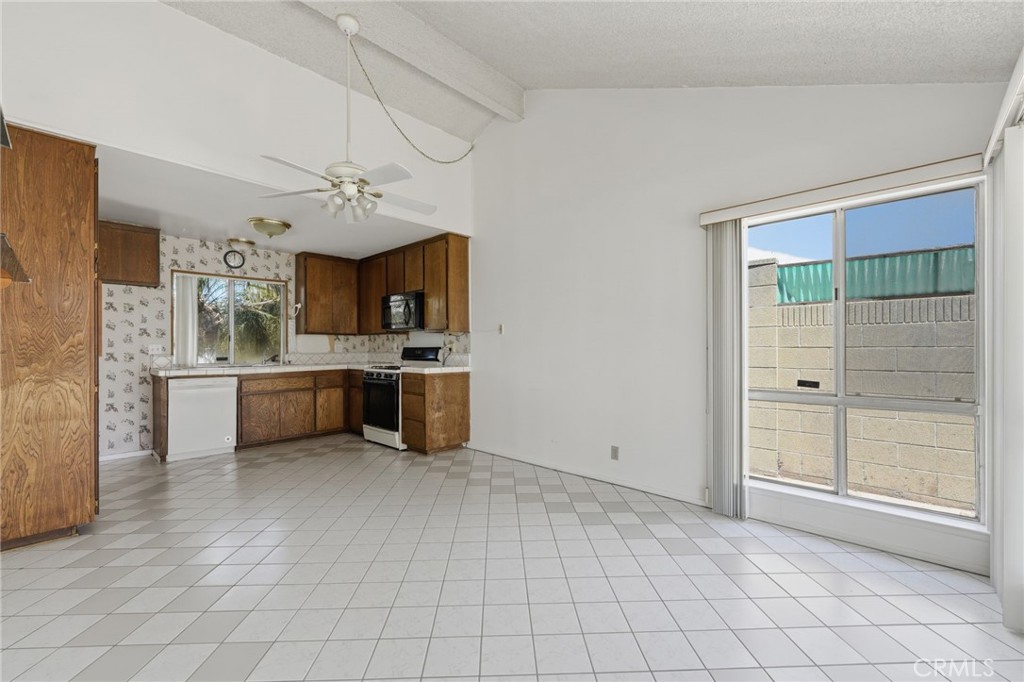 18512 Kamstra Property Photo 9