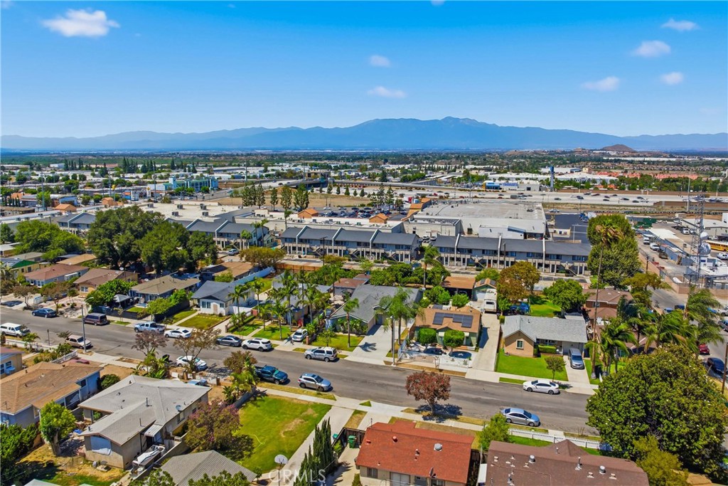 1015 W 5th Property Photo 43