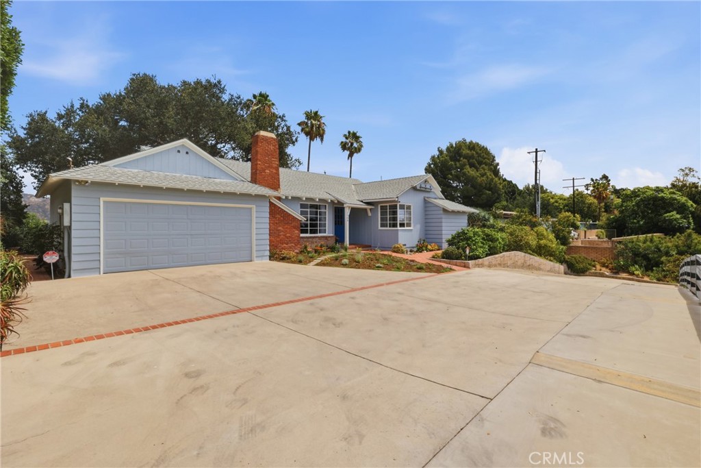 1566 Silverwood Property Photo 3
