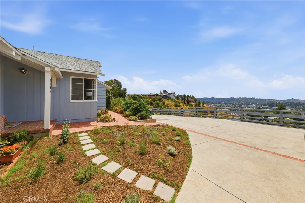 1566 Silverwood Property Photo 6