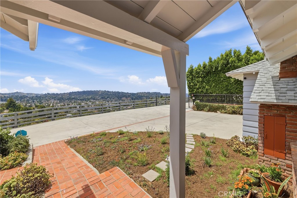 1566 Silverwood Property Photo 7