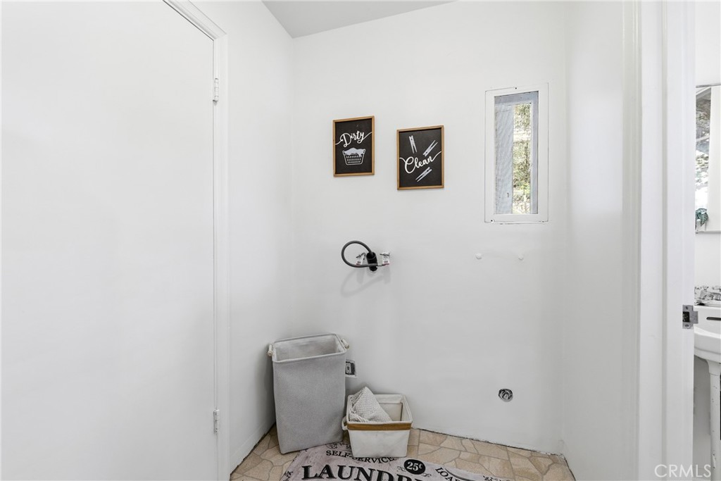 1566 Silverwood Property Photo 26