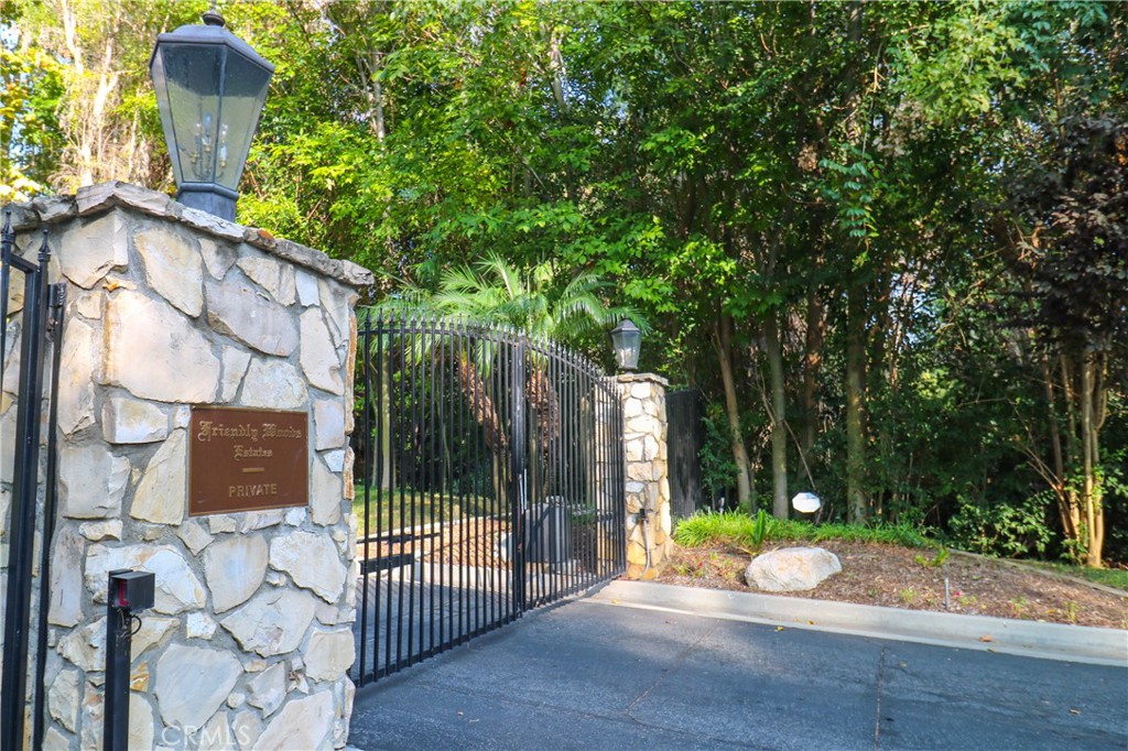 9455 Friendly Woods Property Photo 1