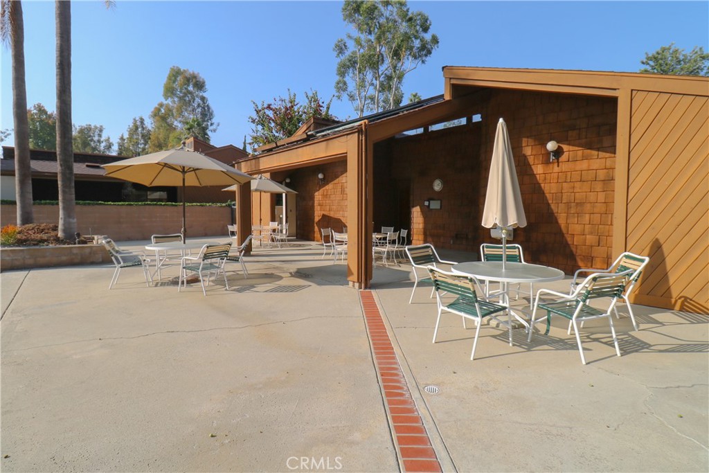 9455 Friendly Woods Property Photo 4