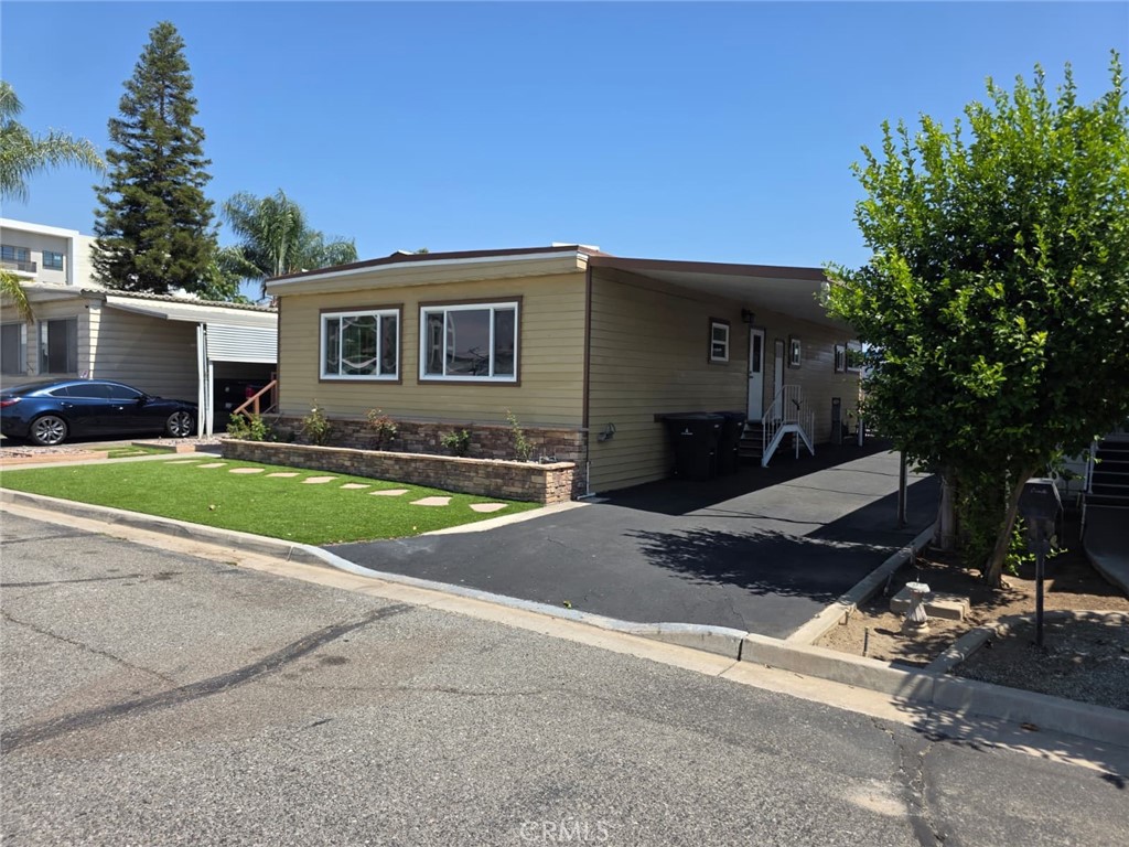 1560 Massachusetts 21 Property Photo 1
